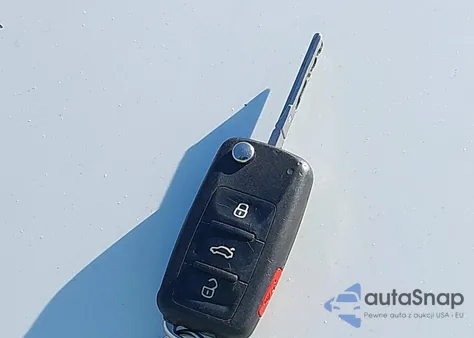 2014 Volkswagen Beetle 2.5L из США, поврежденный, VIN 3VW5P7AT4EM803477